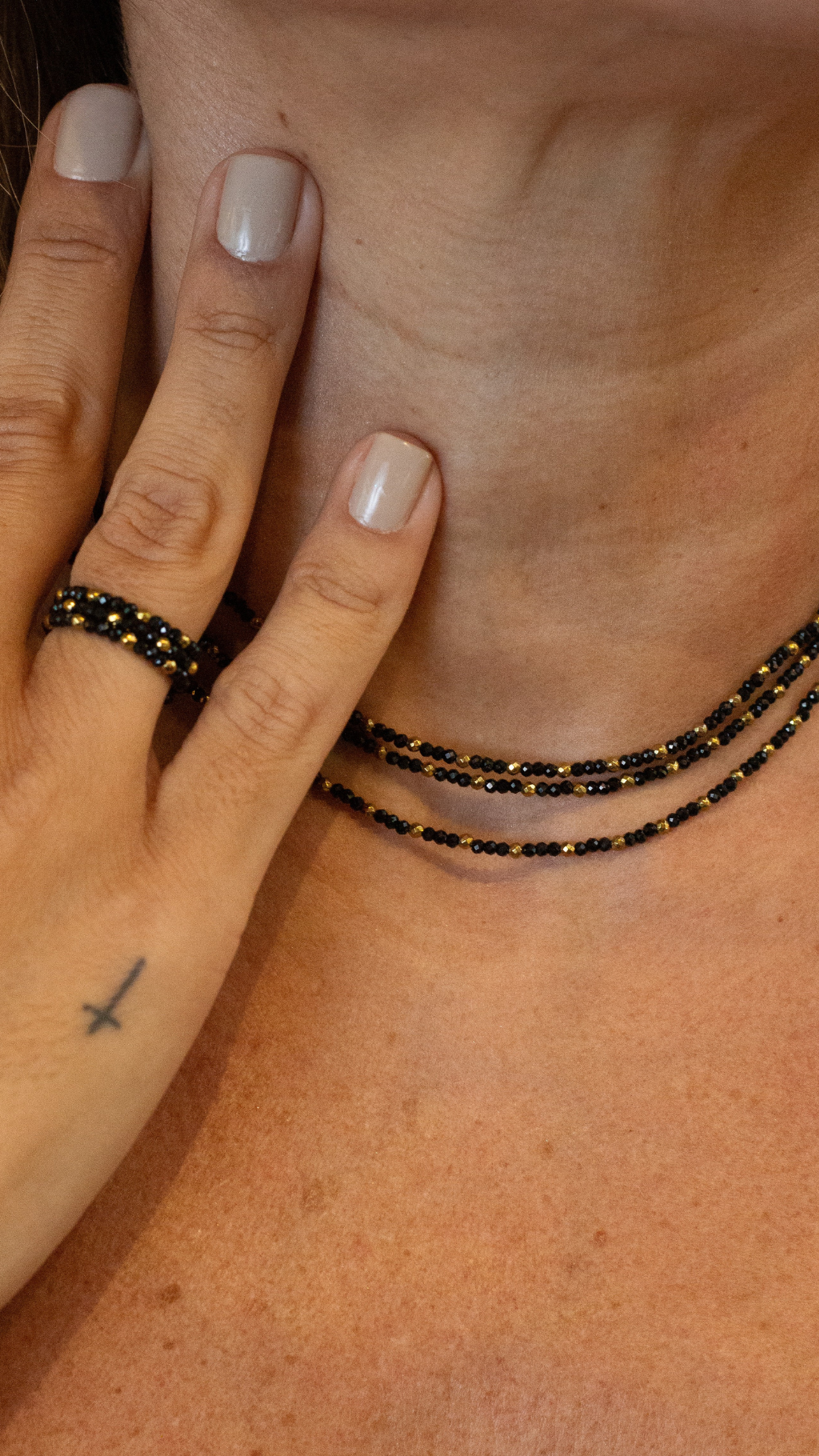 Colar Sorrir Espinelio Negro Pequeno