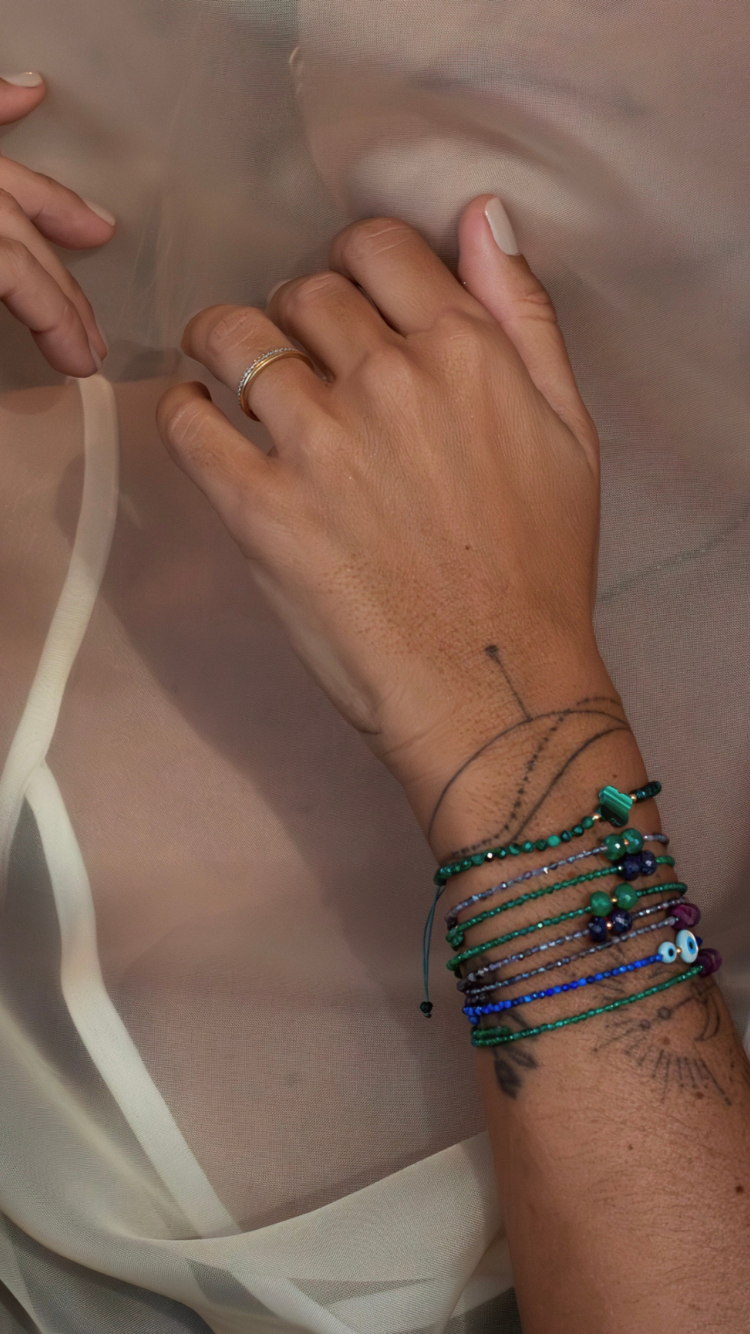 Pulseira Amar Iolita Esmeraldas