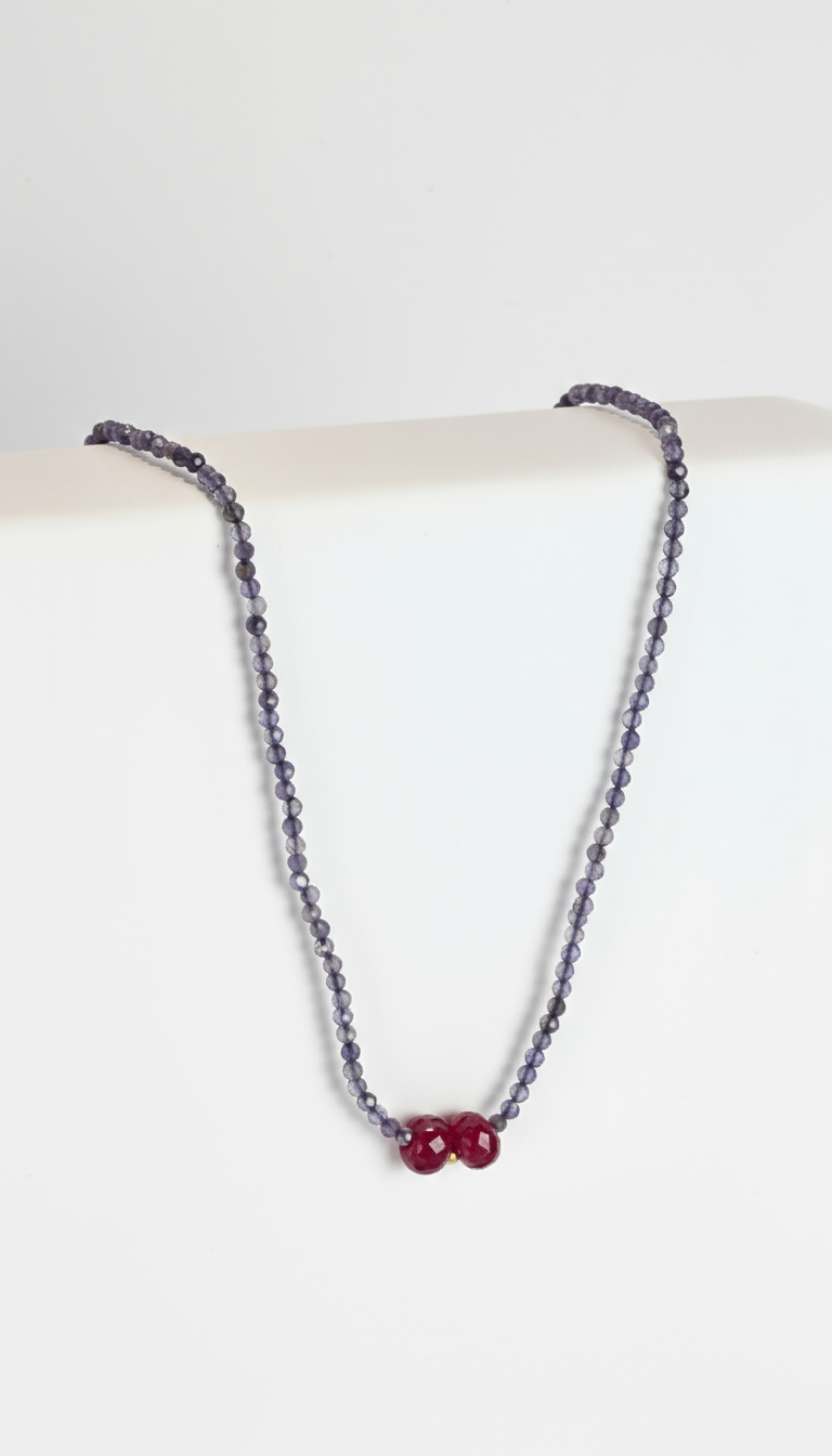 Colar Amar Iolita Rubis