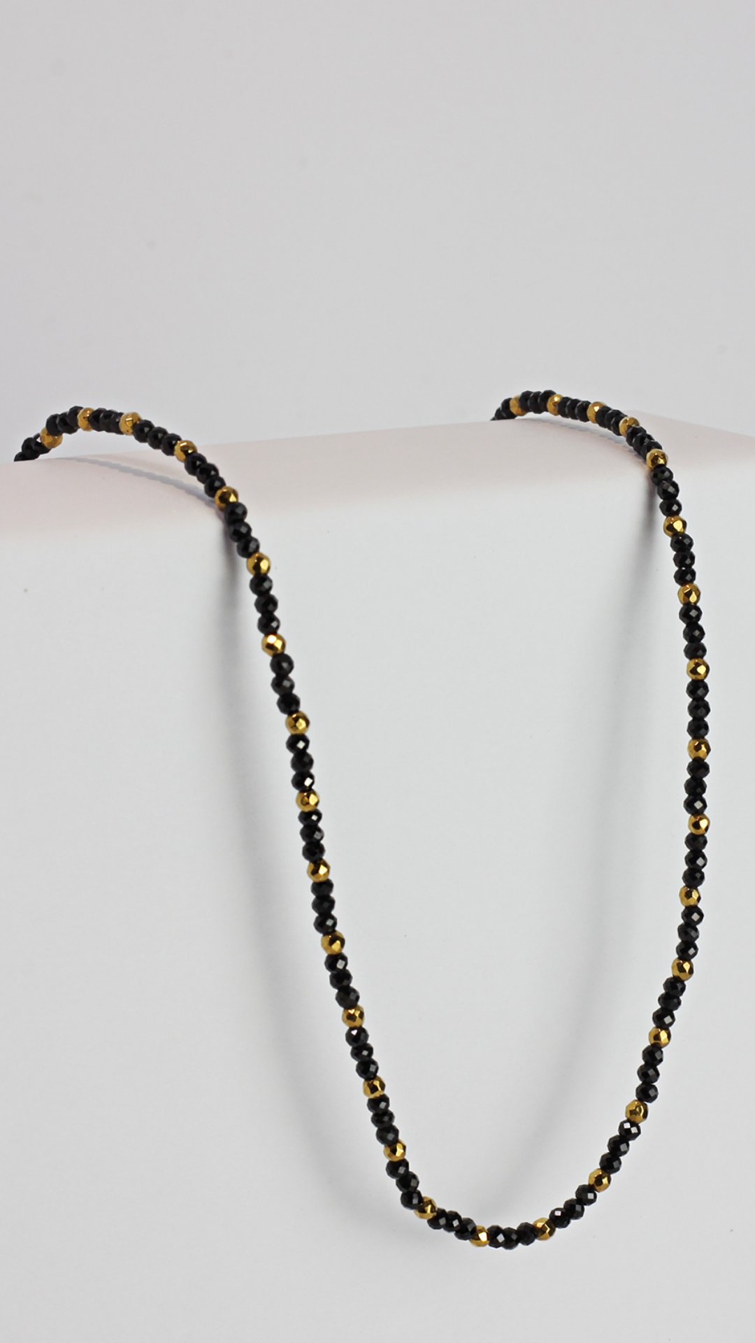 Colar Sorrir Espinelio Negro Pequeno