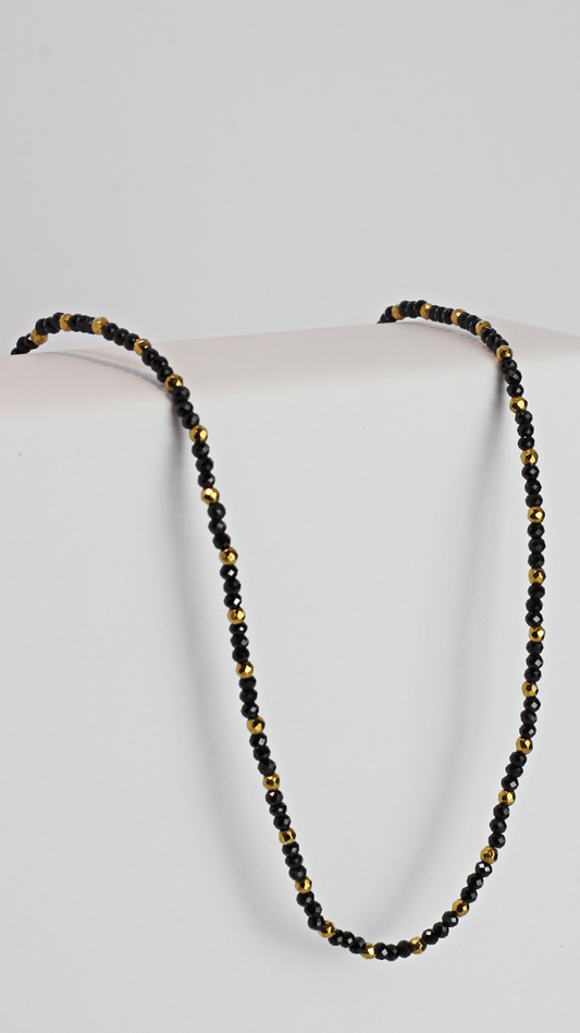 Colar Sorrir Espinelio Negro Pequeno